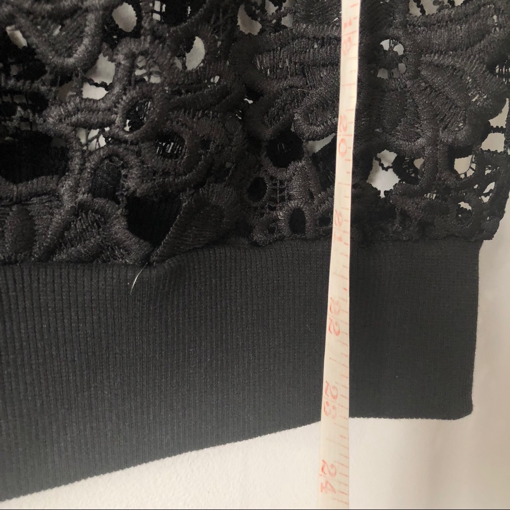 ❌SOLD❌ Black Open Knit Floral Crochet Top - Picture 6 of 7